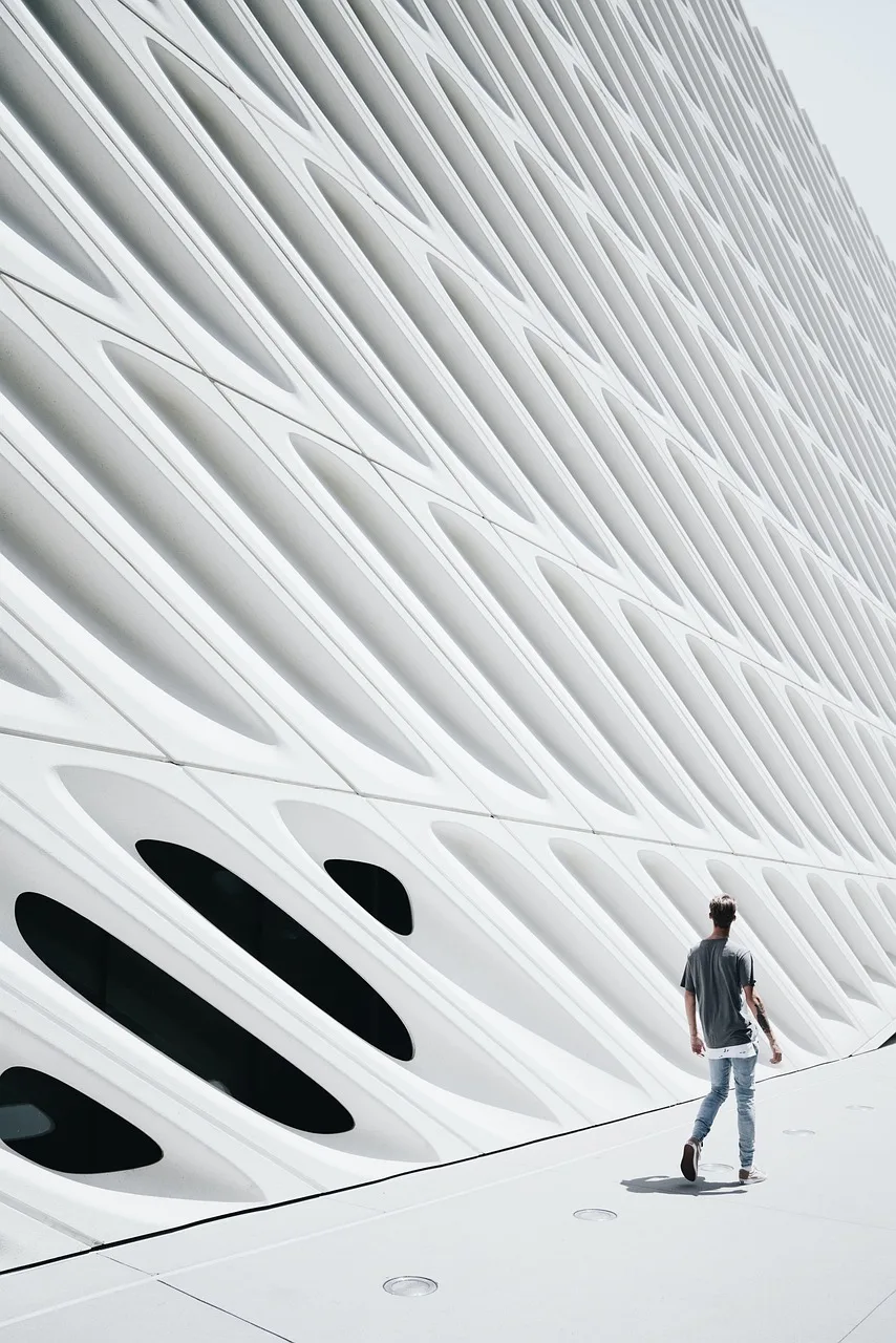 creativo, bianca, uomo, architettura, facciata, moderno, astratto, opera d'arte, struttura, camminare, a passeggio, uomo che cammina, architettura contemporanea, architettura moderna